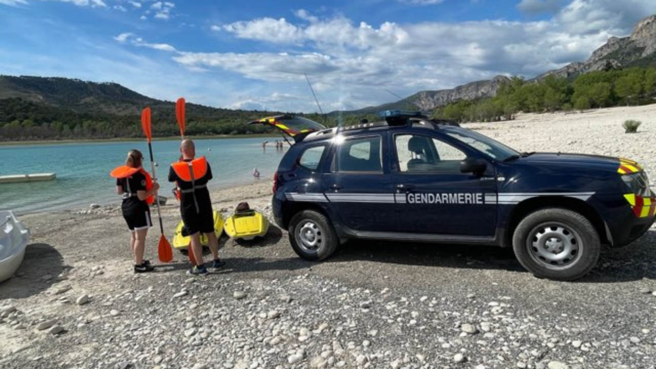 Haute Provence Les Gendarmes Mouillent Le Maillot