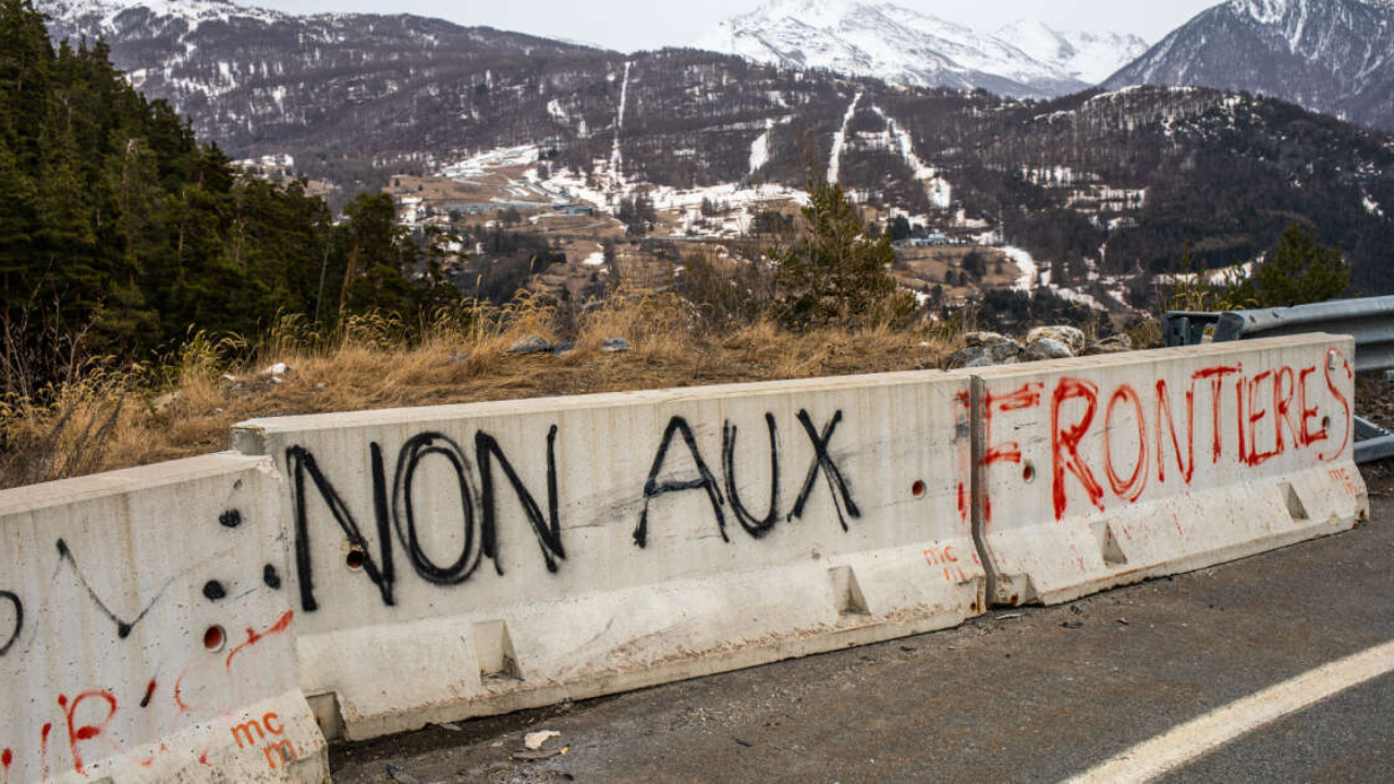 Hautes Alpes des centaines de personnes à Briançon pour dénoncer la