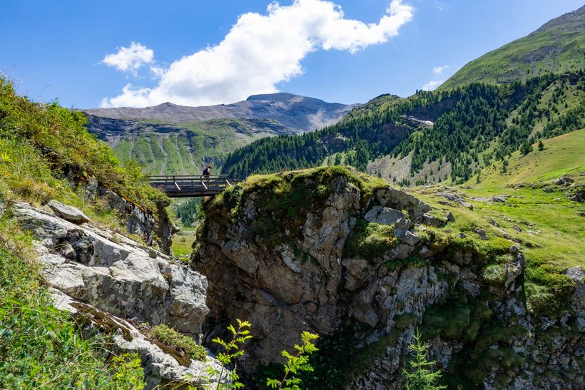 Randonnées dans les Hautes-Alpes : Top 5 des Itinéraires Incontournables - Saut du Laïre
