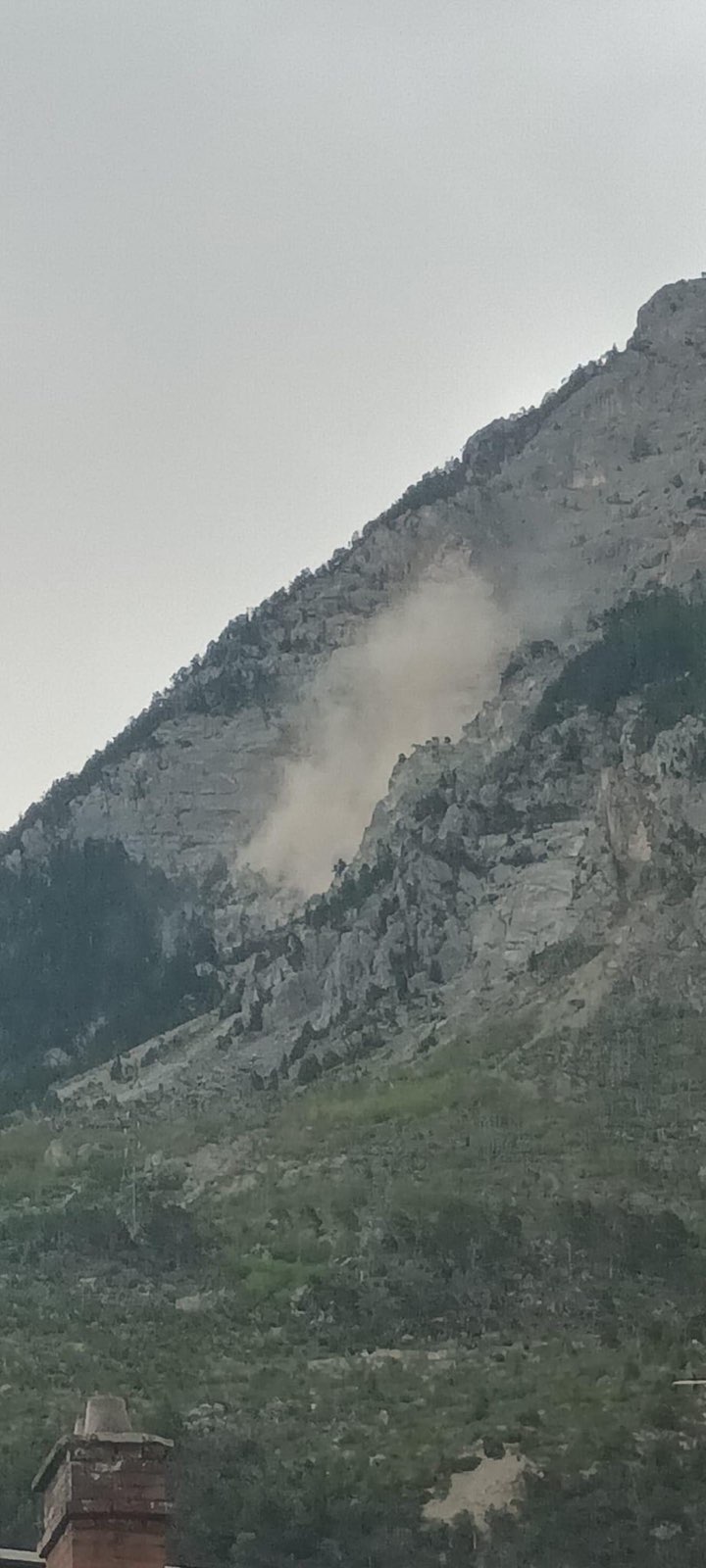 Hautes Alpes plusieurs éboulements au dessus de l Argentière la Bessée