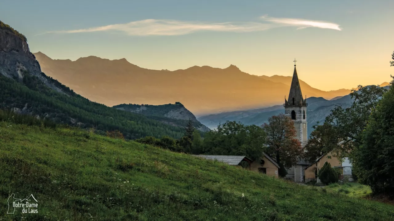 Hautes-Alpes : on chauffe au bois à Notre-Dame-du-Laus