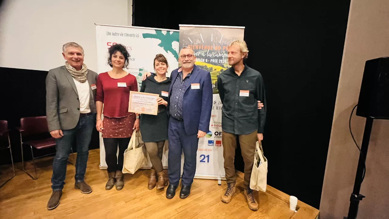 Joël Giraud remet les prix du concours "innover à la campagne"