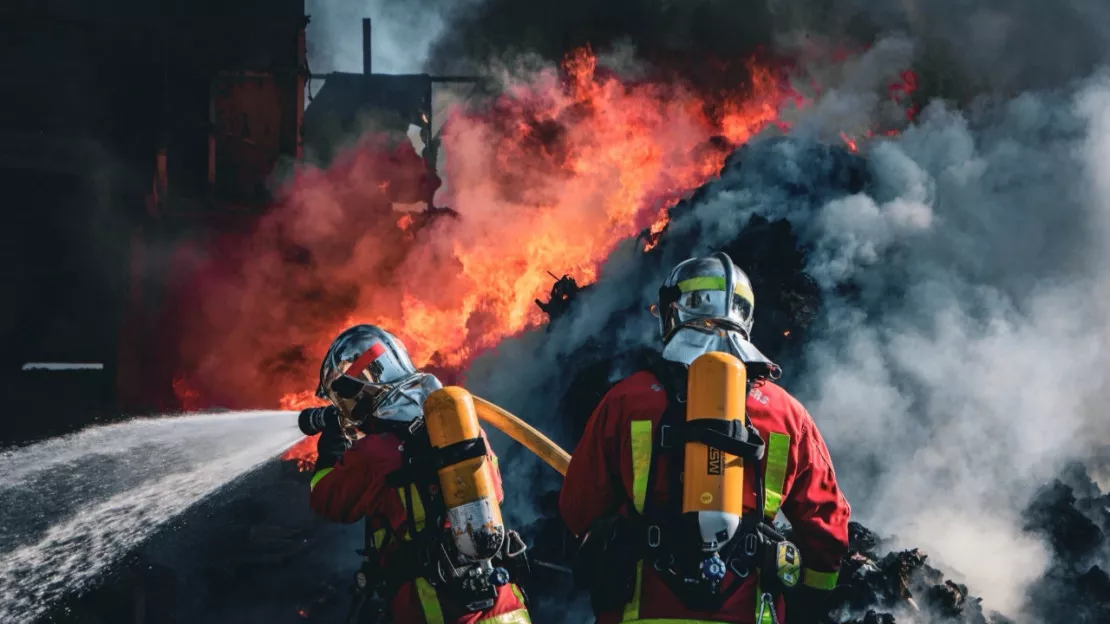 Alpes de Haute-Provence : l’opération sur le feu de déchèterie à la Brillanne de ce samedi soir n’est pas terminée