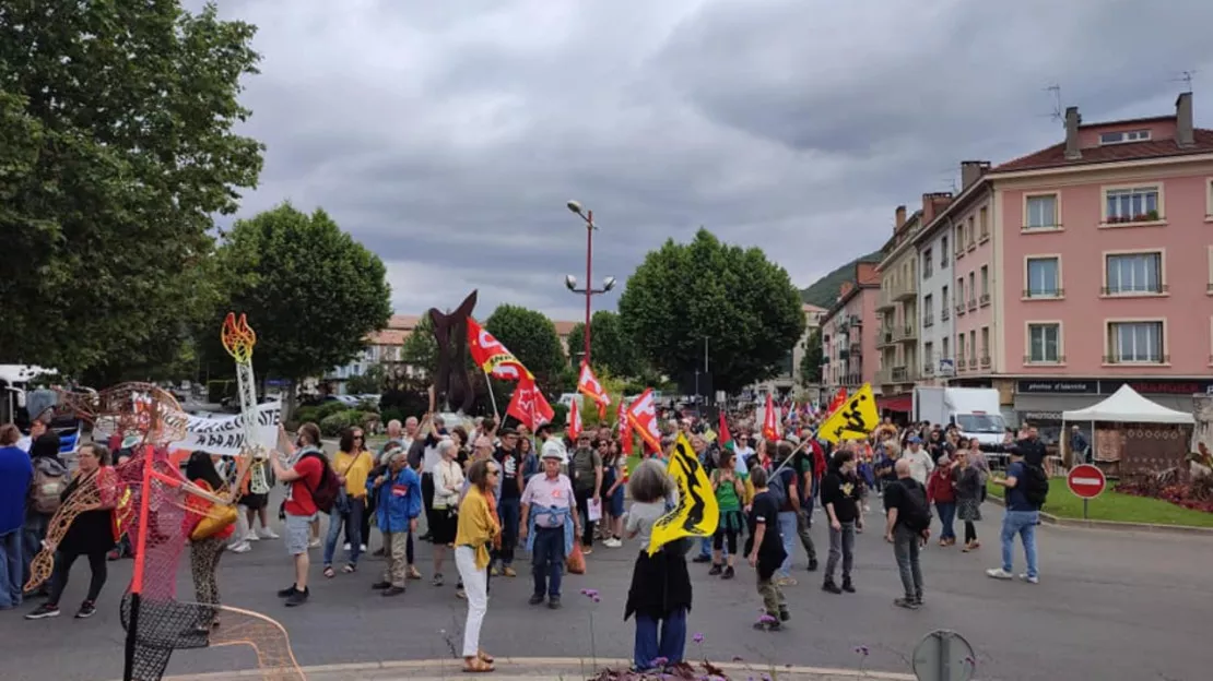 Alpes de Haute-Provence : plusieurs syndicats appellent à faire barrage à l'extrême droite