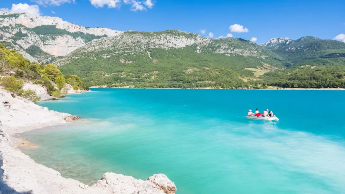 Alpes du Sud : le lac de Sainte-Croix, entre enjeux environnementaux et touristiques