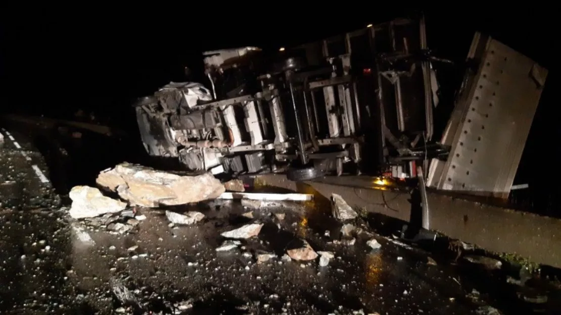 Chute de blocs sur la RD 1091 : un fourgon touché, la route fermée