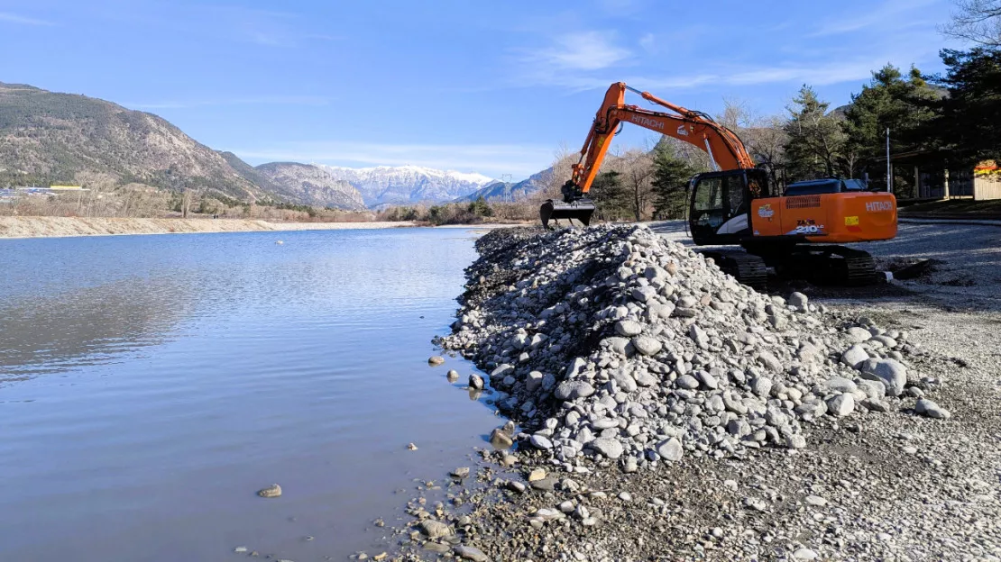 Des travaux de dragage entrepris dans la zone de baignade de la Base de Loisirs des 3 Lacs