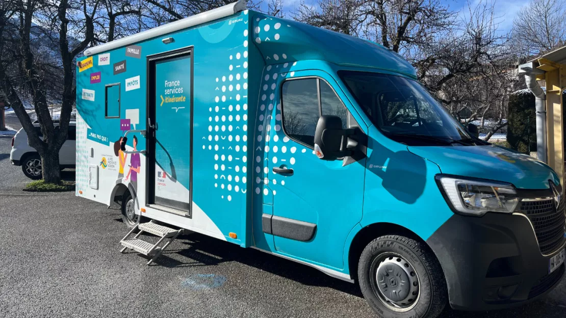 France Services monte dans un bus sur la CCAPV