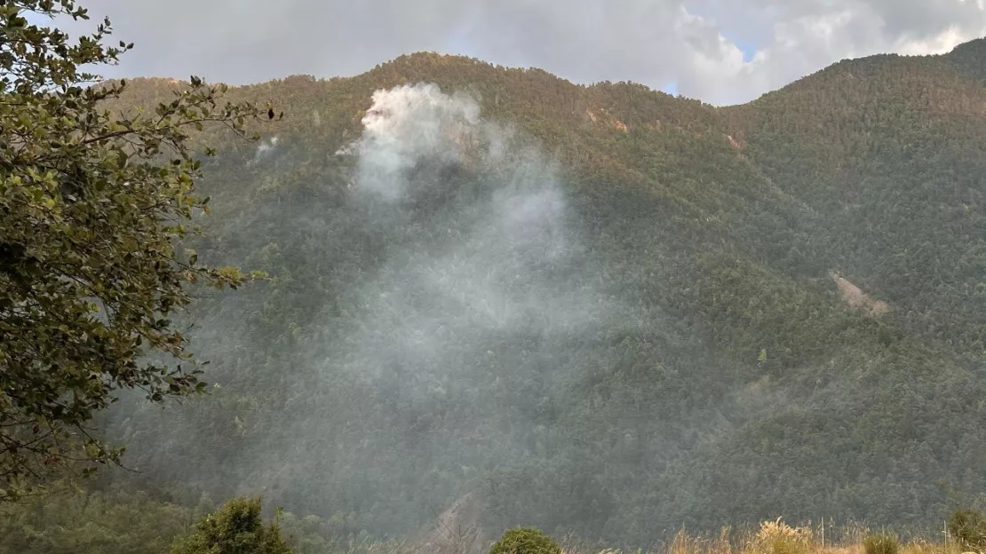 Haute-Provence : à Beaujeu, le feu est maîtrisé mais pas encore éteint