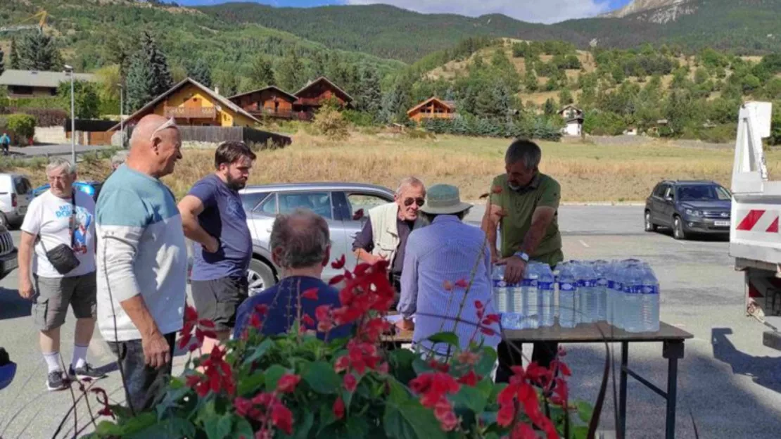 Hautes-Alpes : à Chantemerle, la distribution d’eau potable en bouteille est reconduite