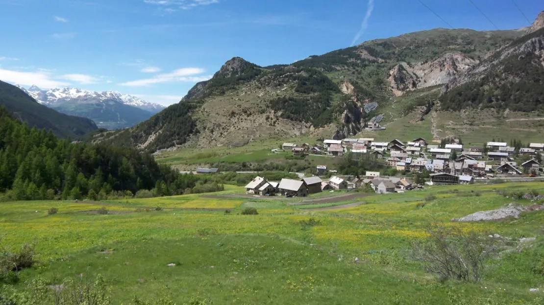 Hautes-Alpes : à la découverte de l’architecture du village de Cervières