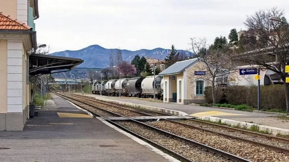 Hautes-Alpes : de nouvelles dégradations à la gare de Laragne-Montéglin