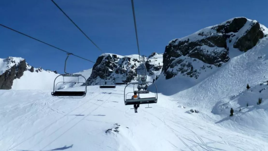 Hautes-Alpes : des associations contre le remplacement d'un télésiège à Montgenèvre