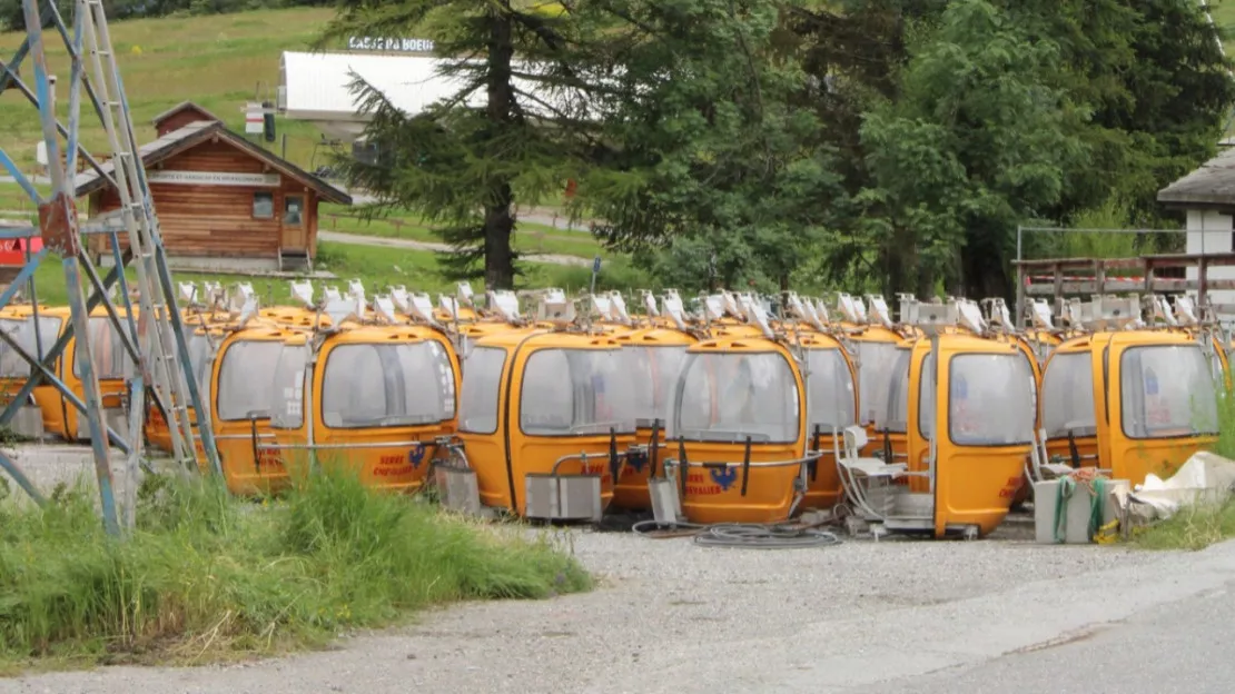 Hautes-Alpes : des cabines de Serre-Chevalier en vente aux enchères