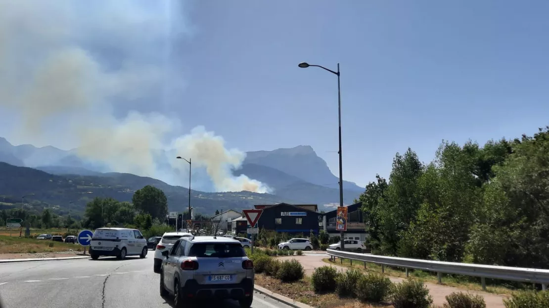 Hautes-Alpes : feu de forêt à Crots