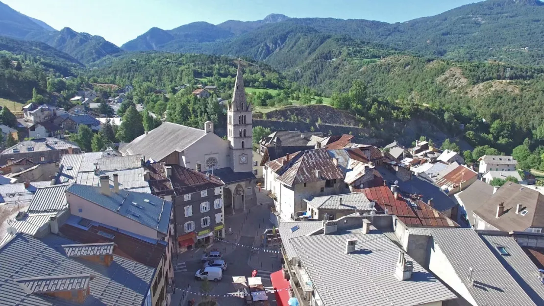Hautes-Alpes : Guillestre veut chauffer et éclairer ses habitants "au vert"