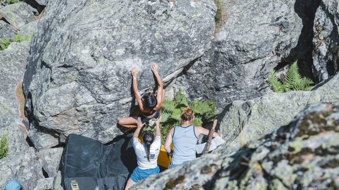 Hautes-Alpes : la grimpe au féminin à Ailefroide