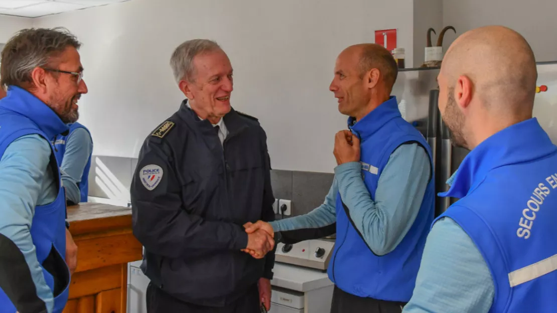 Hautes-Alpes : le Directeur général de la Police Nationale à la rencontre des équipes