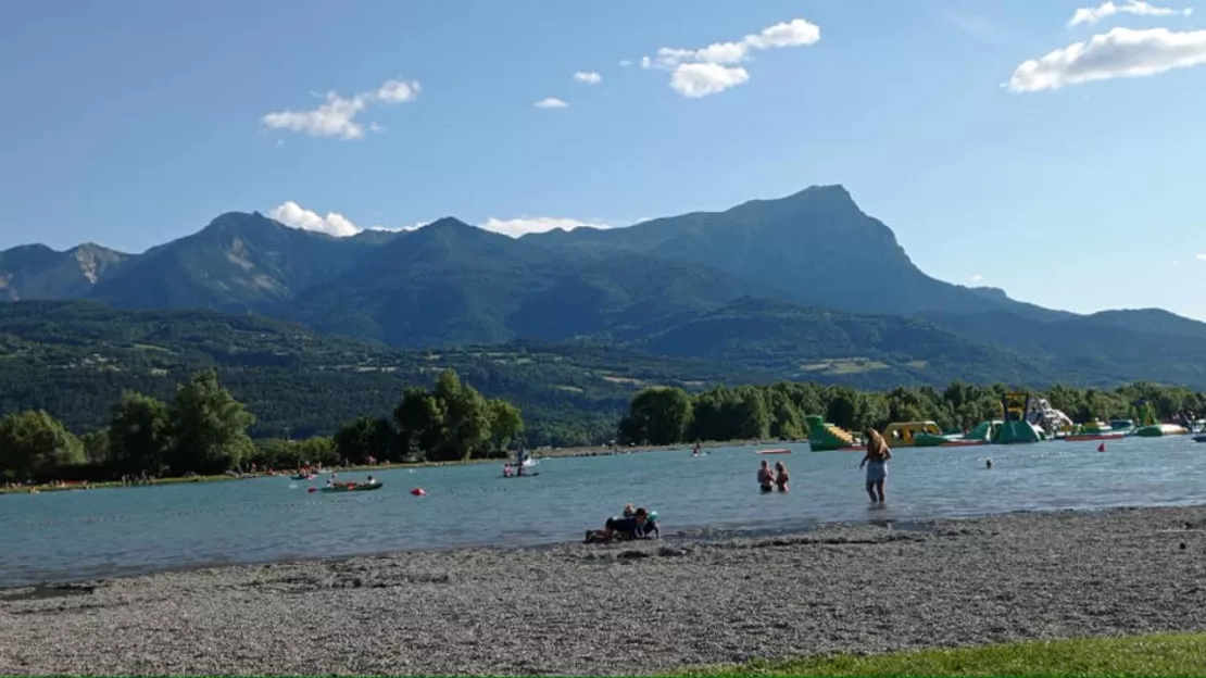 Hautes-Alpes : le parking payant pour l'été au plan d'eau d'Embrun