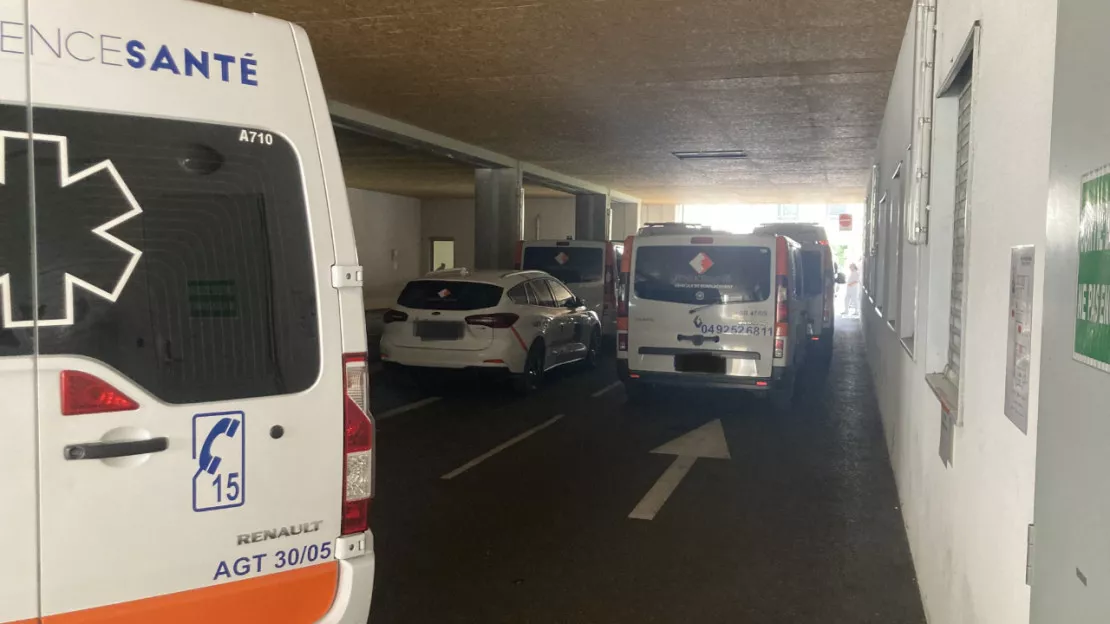 Hautes-Alpes : les ambulanciers ont bloqué les accès aux hôpitaux de Gap et Embrun