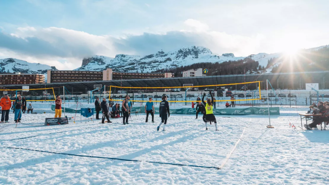 Hautes-Alpes : place au troisième Open de snow-volley à Dévoluy