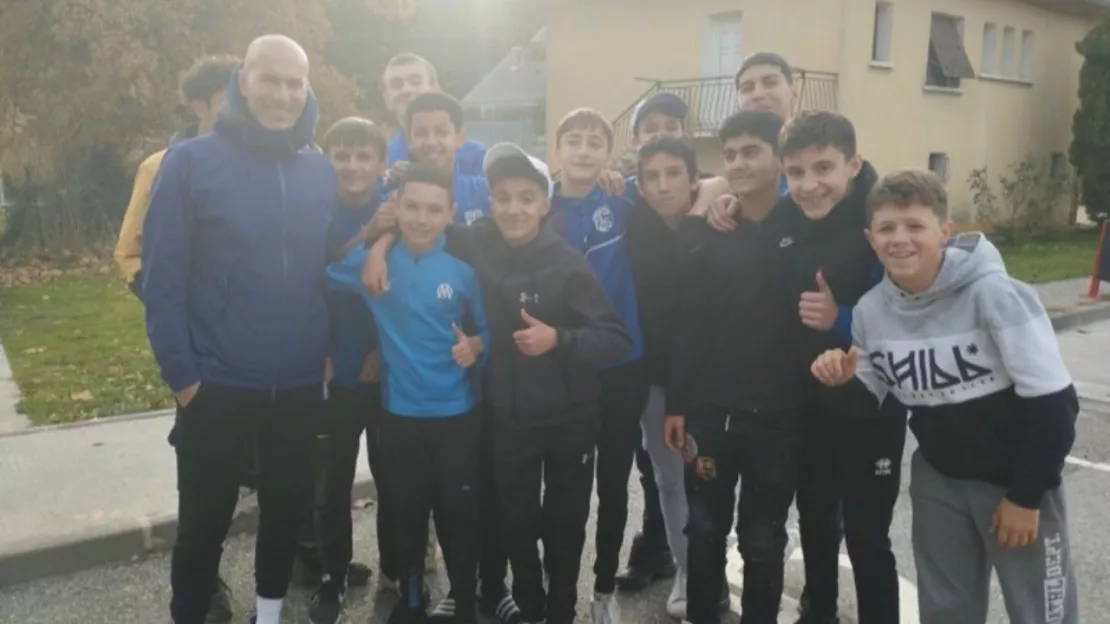 Hautes-Alpes : rencontre inattendue entre Zinedine Zidane et les jeunes du club de l’Argentière