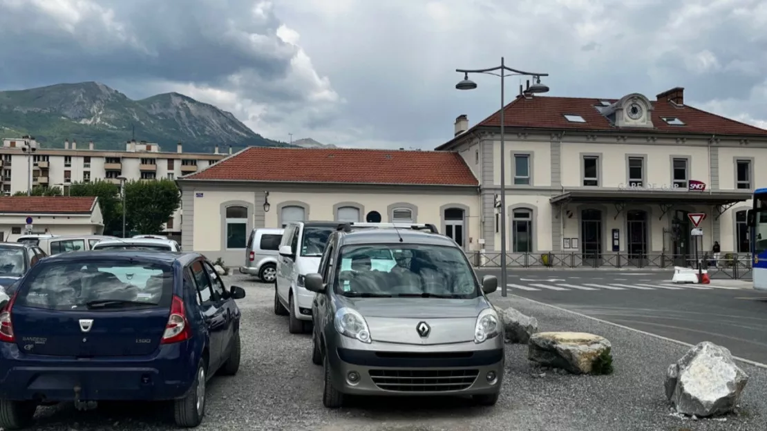 Hautes-Alpes : stationnement interdit sur le parking de la Gare à Gap à partir du 1er juin