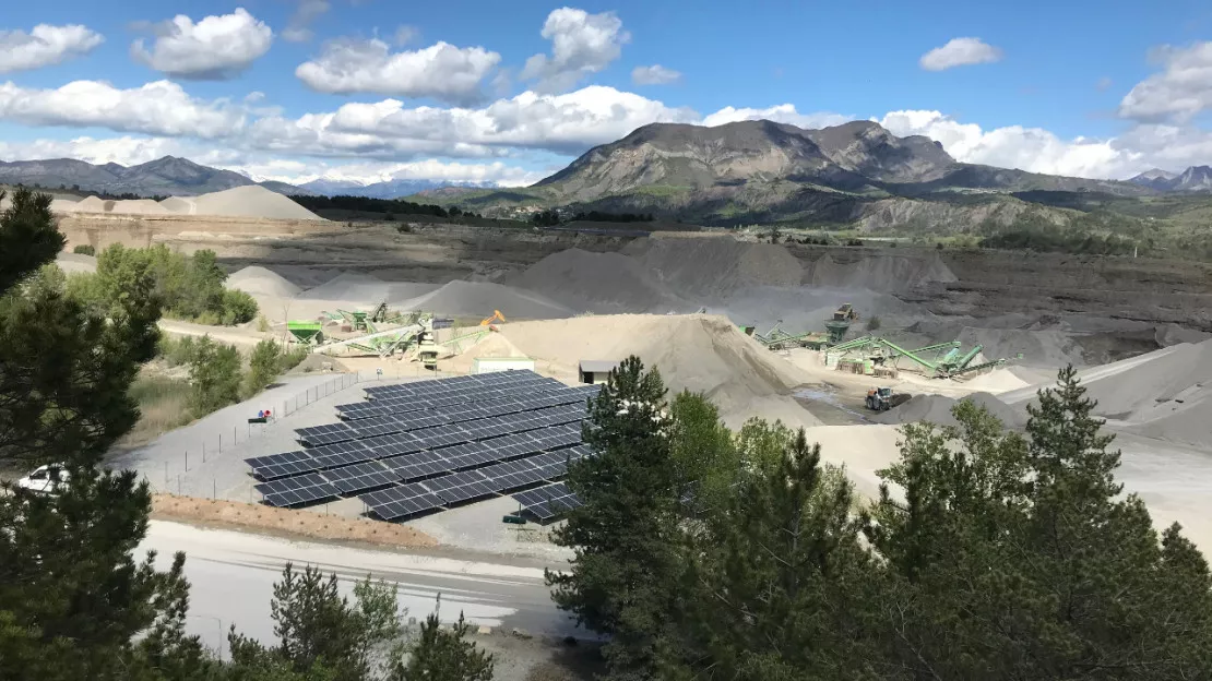 Hautes-Alpes : un parc photovoltaïque au milieu d’une carrière