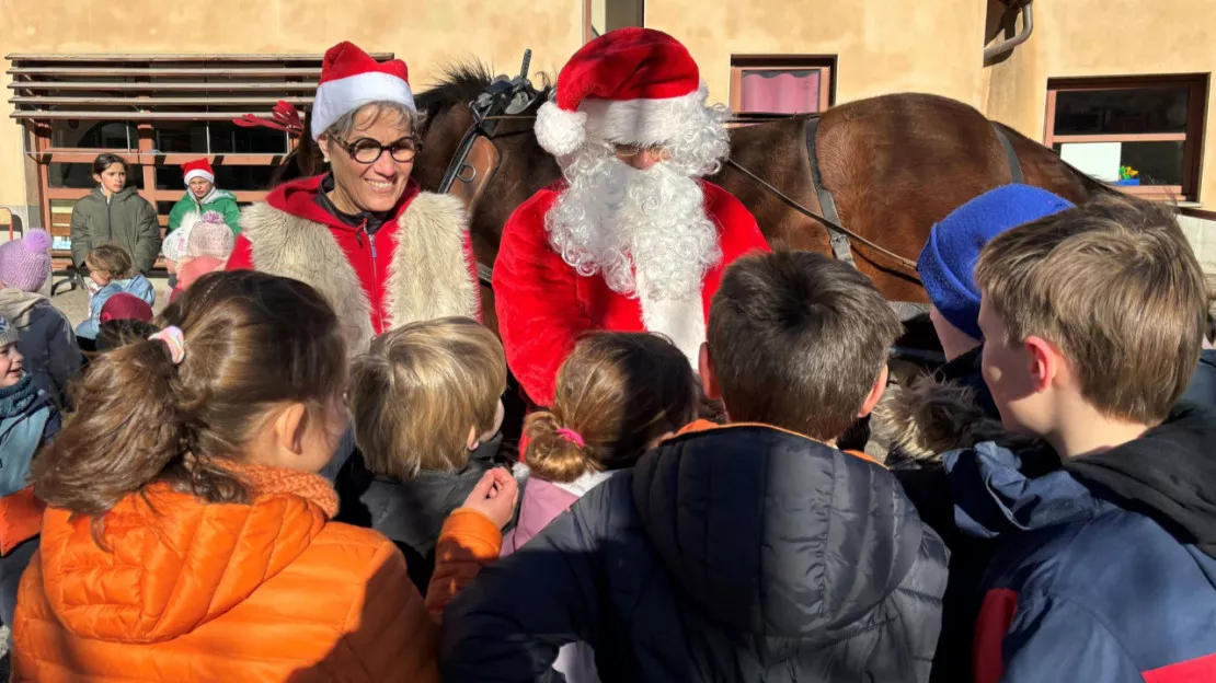 Le Père Noël à l’école avant les vacances