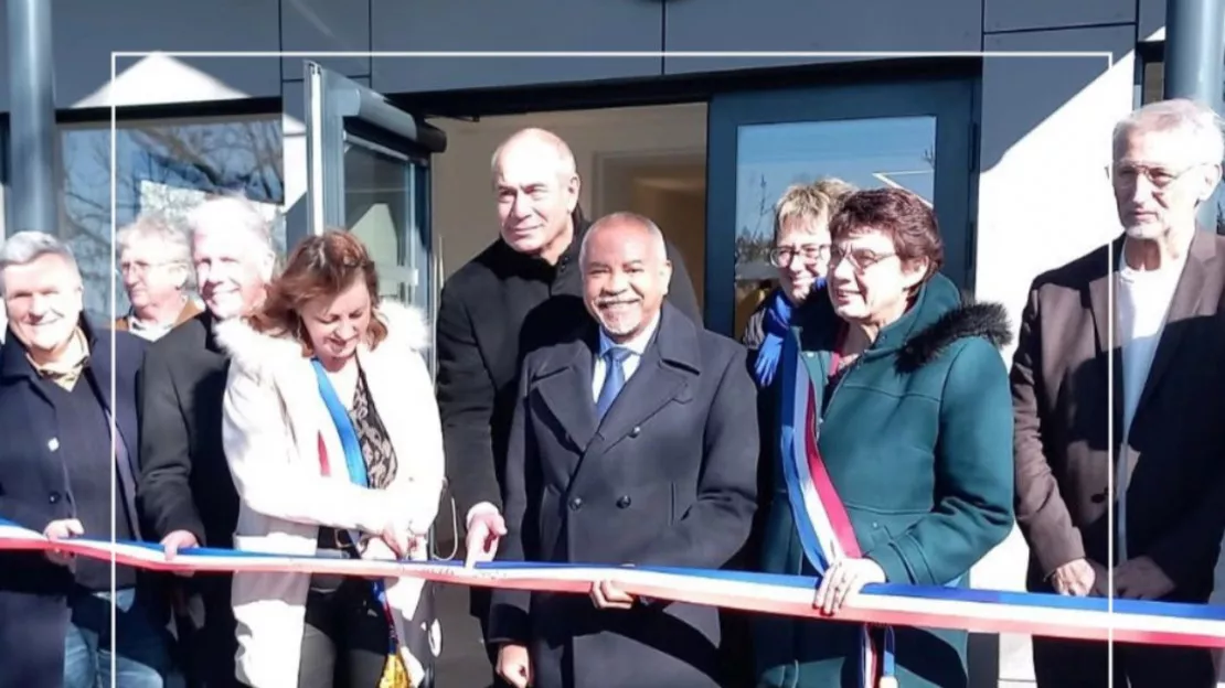 Le préfet inaugure une salle multi-activités à la Rochette