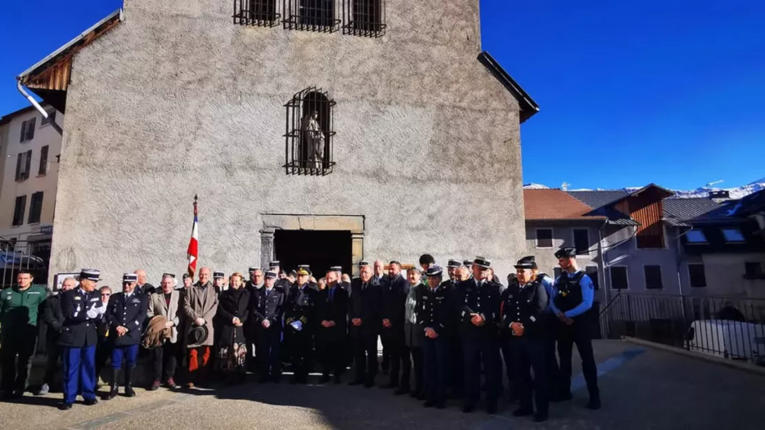 Les Gendarmes de Barcelonnette célèbrent Sainte Geneviève à Seyne-les-Alpes