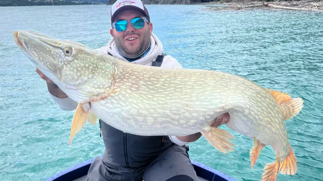 Un brochet d'1m28 capturé dans les eaux de Serre-Ponçon !