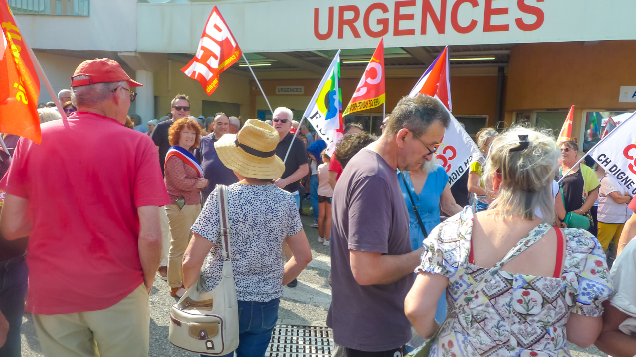 250 personnes mobilisées devant l'hôpital de Sisteron ce mardi