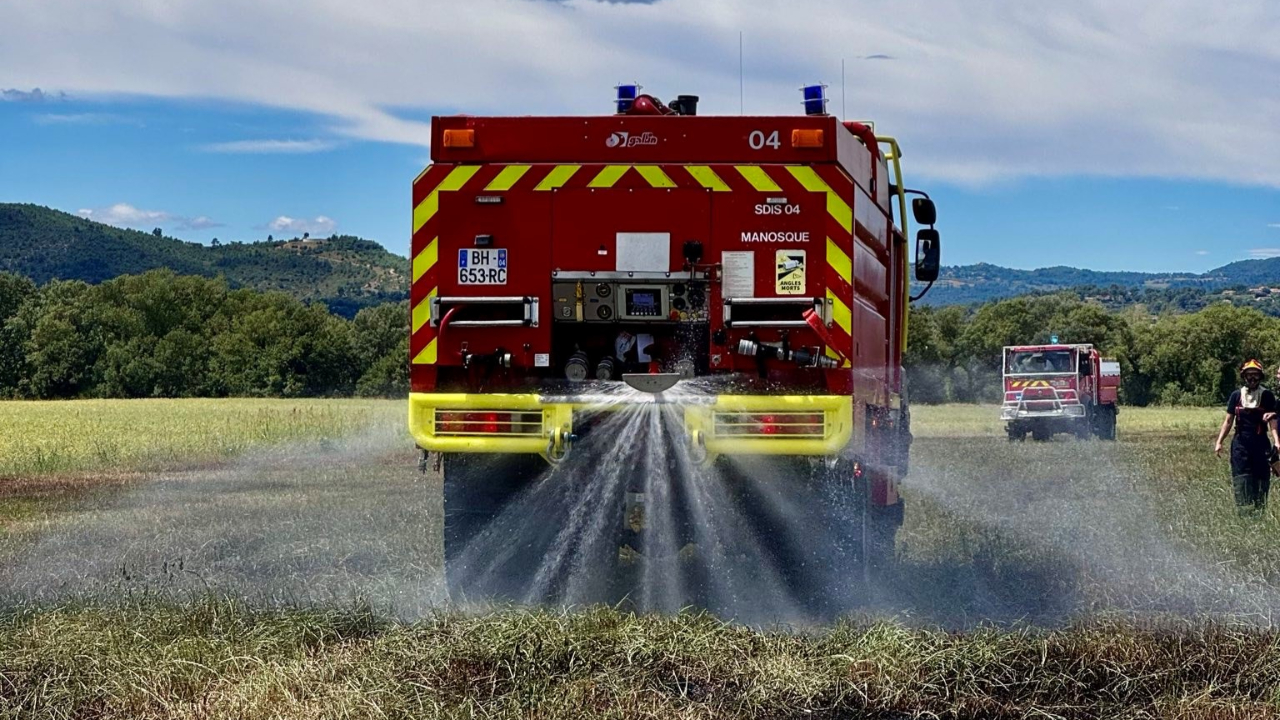 Alpes de Haute-Provence : un feu se déclare dans une récolte sur pieds à Gréoux-les-Bains Alpes de Haute-Provence : un feu se déclare dans une récolte sur pieds à Gréoux-les-Bains