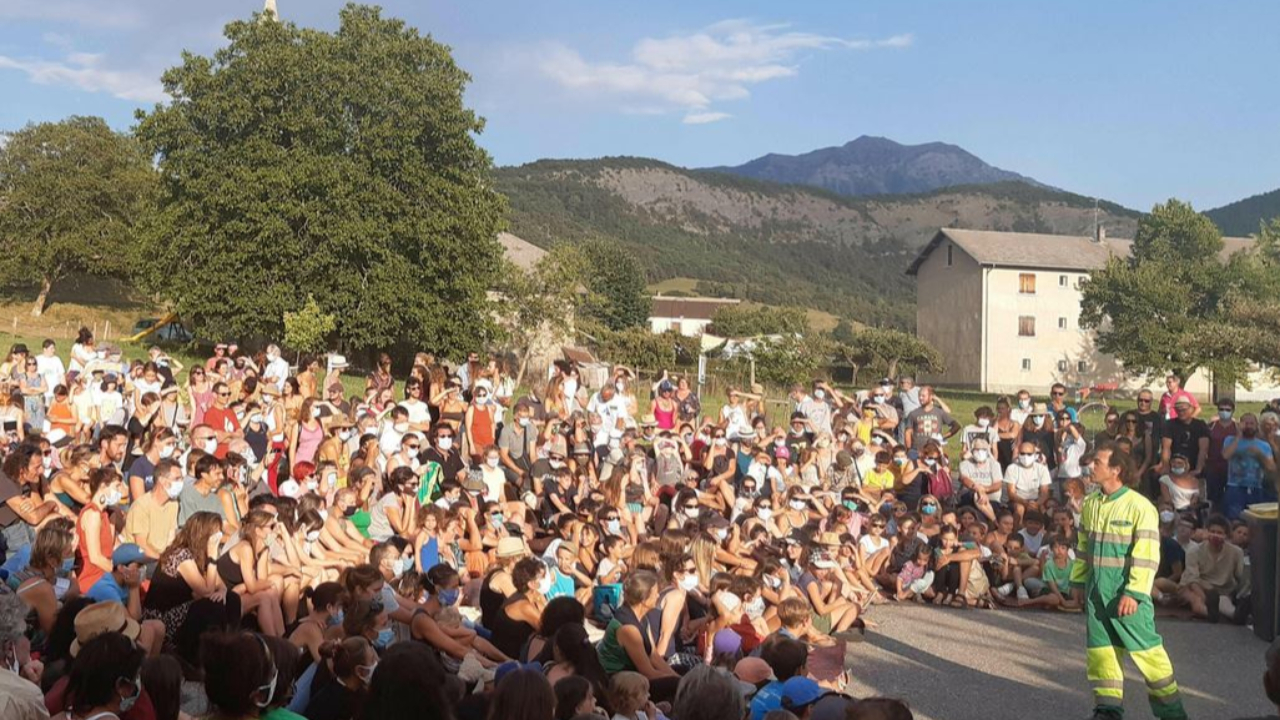 Alpes du Sud : une salle de spectacle à ciel ouvert à Saint-Vincent les Forts Alpes du Sud : une salle de spectacle à ciel ouvert à Saint-Vincent les Forts