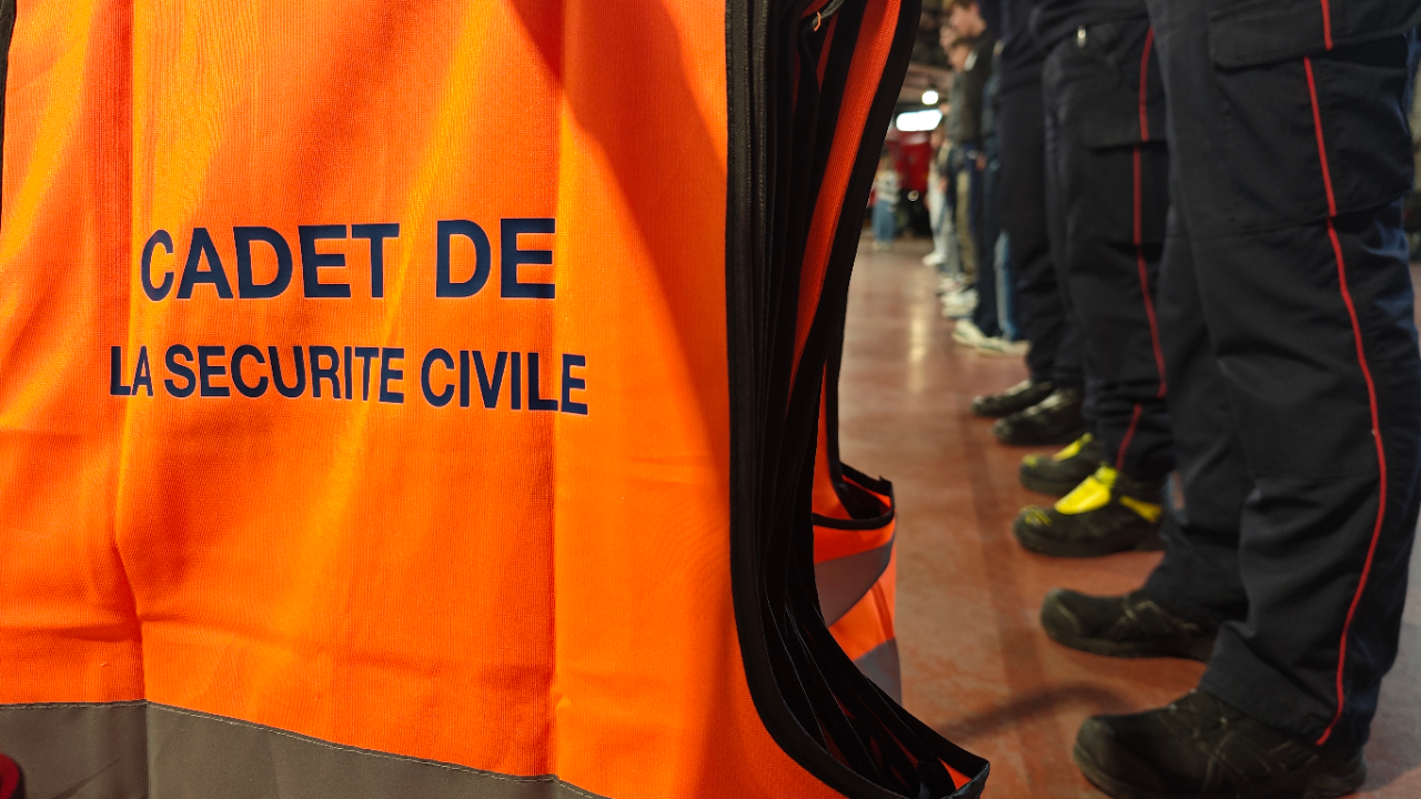 Altruisme et solidarité, des collégiens prennent la chasuble des Cadets de la sécurité