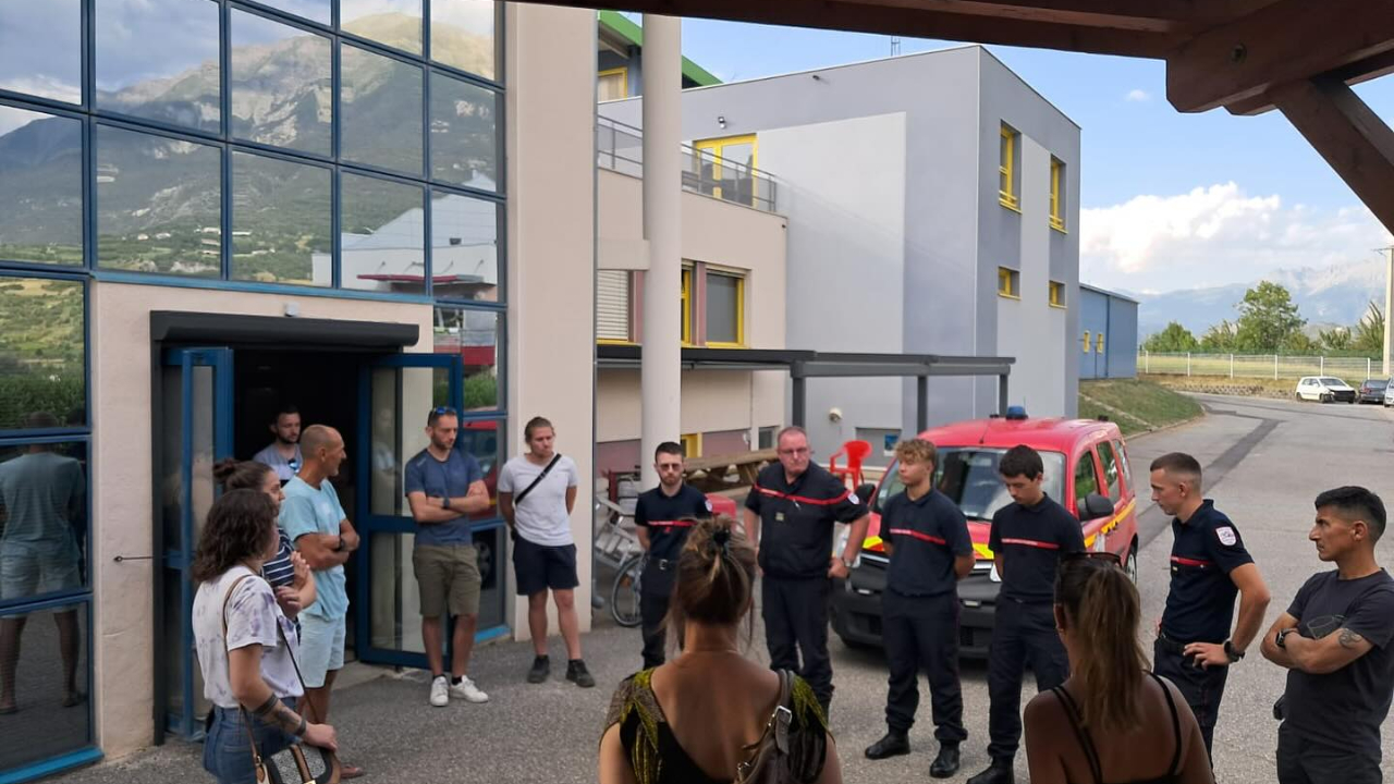 Après l’incendie d’Embrun, les victimes à la rencontre des pompiers Après l’incendie d’Embrun, les victimes à la rencontre des pompiers