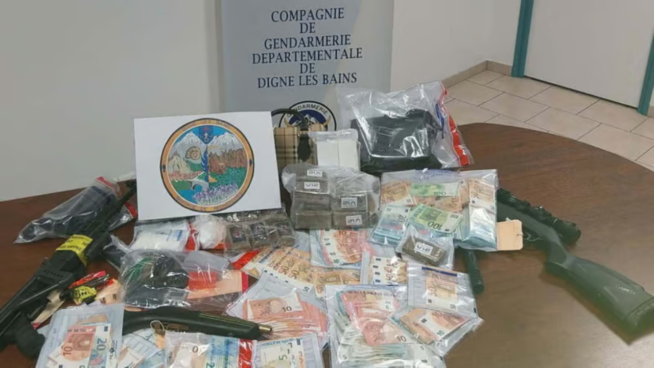 Armes, explosifs et 9 interpellations : une vaste opération antistups dans les Alpes-de-Haute-Provence Armes, explosifs et 9 interpellations : une vaste opération antistups dans les Alpes-de-Haute-Provence