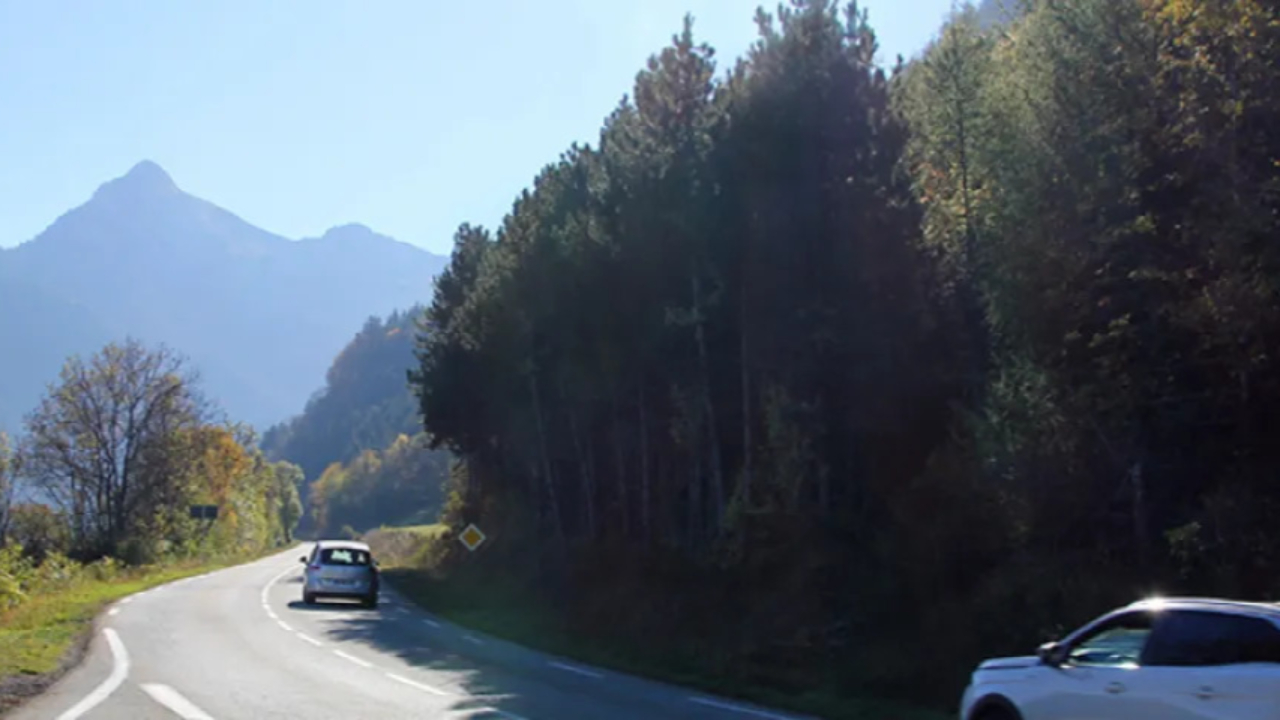 Chantier de la RD1075 entre Gap et Grenoble : des associations saisissent la justice contre un projet routier contest&eacute;