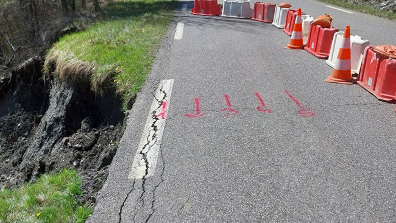 Coupure totale de la RD 900 entre Selonnet et le Col Saint-Jean Coupure totale de la RD 900 entre Selonnet et le Col Saint-Jean