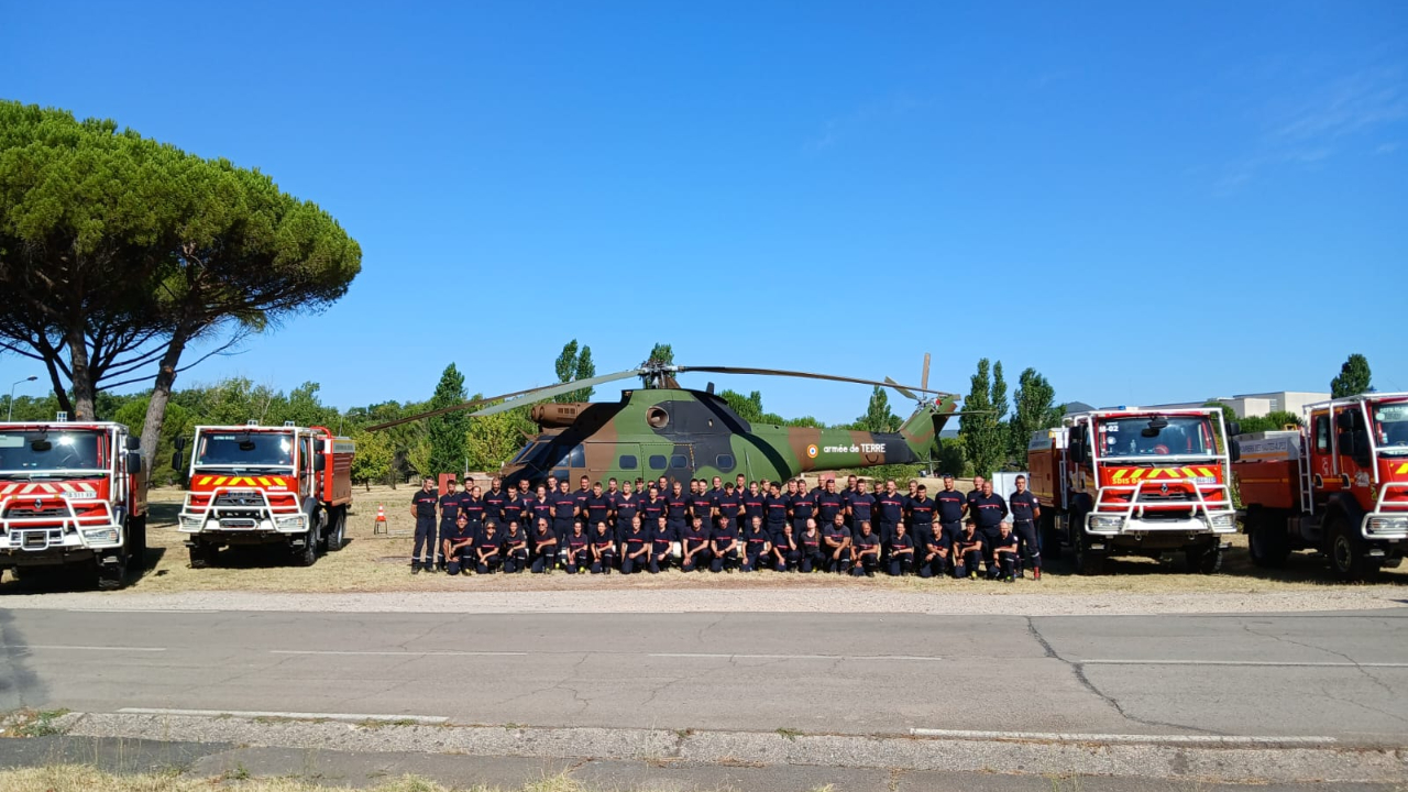 Des pompiers des Alpes du Sud mobilisés sur un feu dans le Var Des pompiers des Alpes du Sud mobilisés sur un feu dans le Var