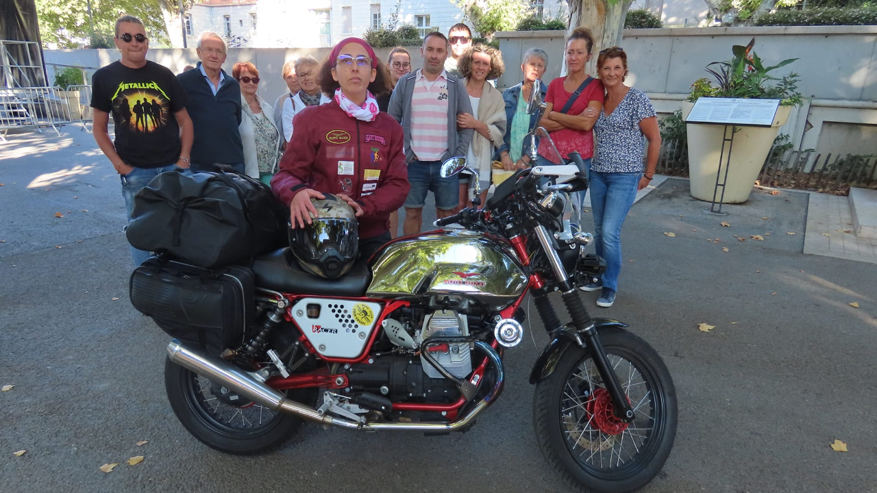 Haute-Provence : après un accident sans gravité, Pauline stoppe son voyage hommage Haute-Provence : après un accident sans gravité, Pauline stoppe son voyage hommage