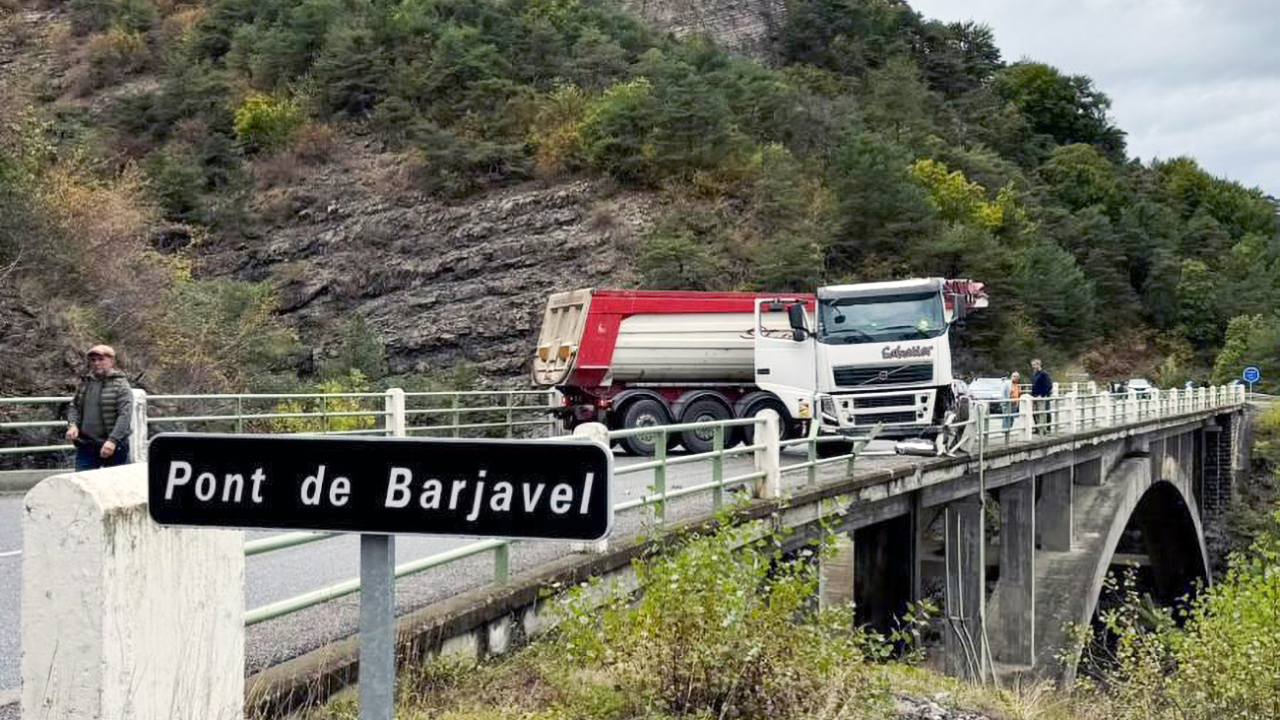Circulation perturbée au Pont de Barjavel à Ubaye Serre-Ponçon Circulation perturbée au Pont de Barjavel à Ubaye Serre-Ponçon