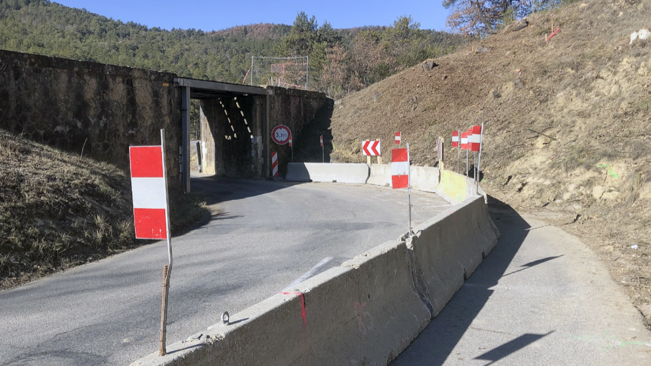 Haute-Provence : coupure totale de la route à Mézel Haute-Provence : coupure totale de la route à Mézel