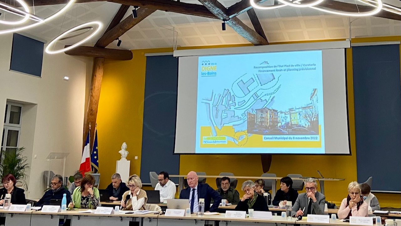 Haute-Provence : Digne les Bains, un conseil sur fond d'économie d'énergie Haute-Provence : Digne les Bains, un conseil sur fond d'économie d'énergie