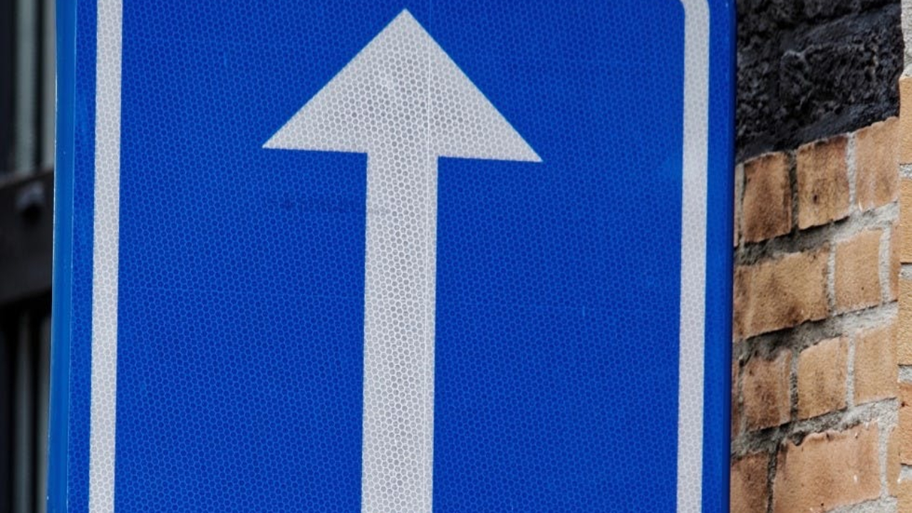 Haute-Provence : la rue de Provence à Sisteron en sens unique