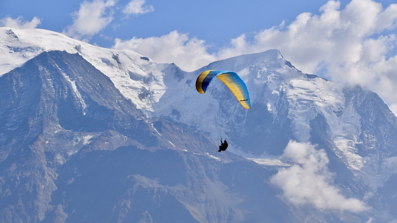Haute-Provence : une parapentiste américaine grièvement blessée