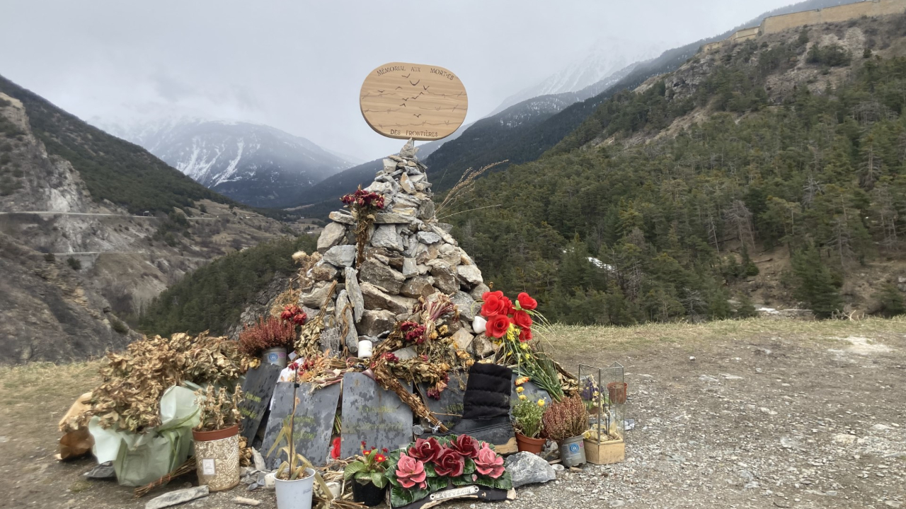 Hautes-Alpes : mémorial de Briançon, des collectifs s’indignent, le cabinet du maire répond