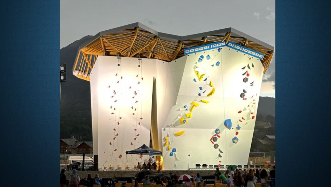Hautes-Alpes : avec son mur d'escalade, Briançon peut désormais faire rougir Pékin Hautes-Alpes : avec son mur d'escalade, Briançon peut désormais faire rougir Pékin