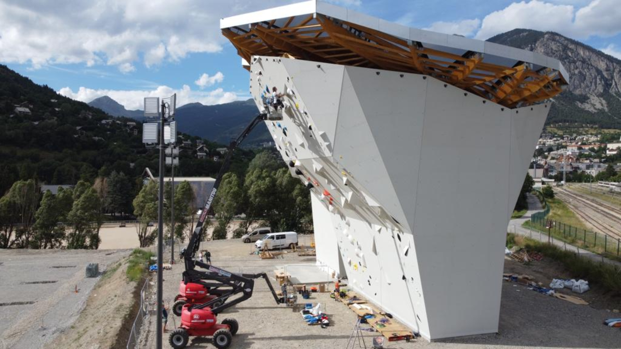 Hautes-Alpes : Briançon, fière de son nouveau mur d’escalade Hautes-Alpes : Briançon, fière de son nouveau mur d’escalade